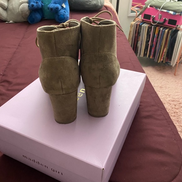 Adorable Booties! - Picture 4 of 4